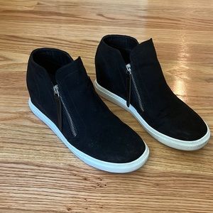 Wedged sneaker like brand new